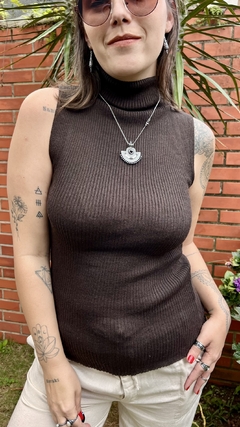 Blusa em tricô com gola - comprar online