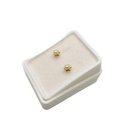 Broquel Flor con Perla Oro 14K - Perfumería y Regalos Guedale