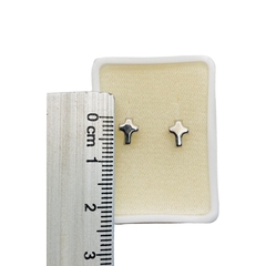 Imagen de Aretes Broquel Cruces Mini en Oro Blanco 10K
