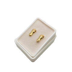 Broquel Piecitos en Oro Florentino 14K - Perfumería y Regalos Guedale