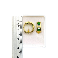 Aretes Huggies con Zirconias Verdes y Blancas Oro 10K 1.3cm - tienda en línea