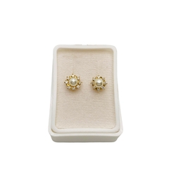 Aretes Broquel Perla con Zirconias Oro 10K - Perfumería y Regalos Guedale