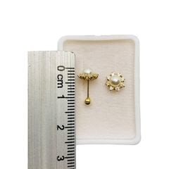 Aretes Broquel Perla con Zirconias Oro 10K