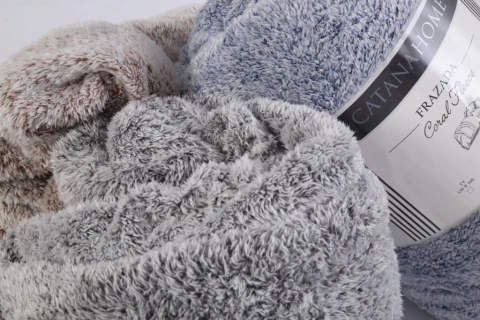 Frazada Catana Home Coral Fleece Queen 220 x 240 cms. - Camp Express