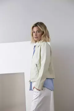 CAMPERA KEREN OJO ROJO en internet