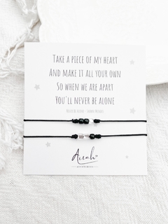 Pulseras Never Be Alone - comprar online