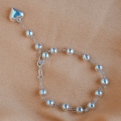 Pulseira em bolas e pingente de coração - comprar online