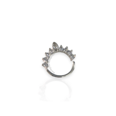 Piercing prata gota cravejado com zirconias frontal