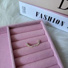 EarCuff Cravejado Dourado.