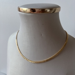Choker Rígida Dourada. - comprar online
