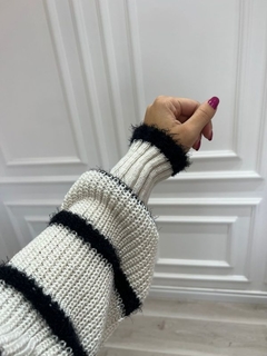 MAXI BLUSA LISTRAS ANGORA - Off white com preto na internet