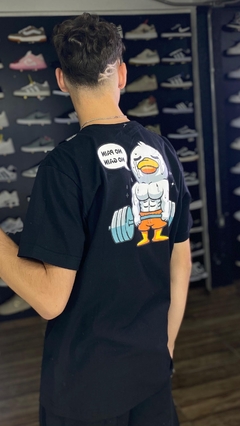 Camiseta Nike Preta com Pato na academia nas costas M202 - comprar online