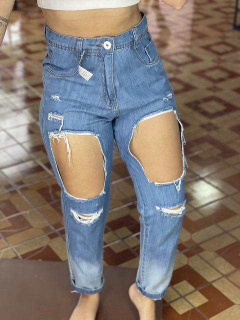 Calça Jeans Feminina Mom com rasgo M1833 - comprar online
