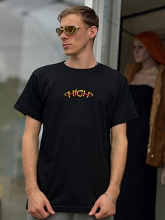 Camiseta High preto com estampa Anjos nas costas M3390