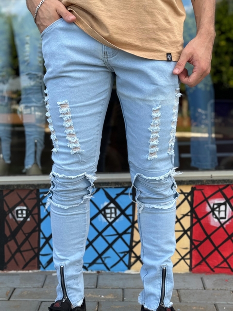 Calça Jeans Clara Masculina com Zíper no tornozelo e detalhe no joelho M3312