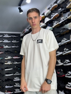 Camiseta Nike Bege com Símbolo Preto e estampa nas costas Mosquito M3512