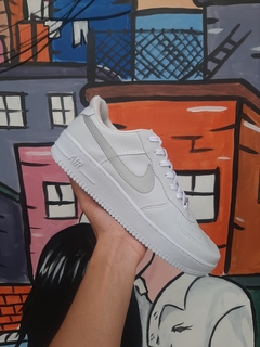 Tênis Nike Branco com Refletivo T02