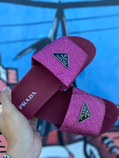 Chinelo Slide Prada Com Brilho Rosa e bordo T715