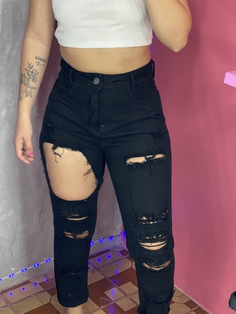 Calça Jeans Luxe Feminina Mom Preta rasgada M720