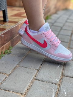 Tênis Nike Dunk Low Pro Branco com Rosa T330 na internet