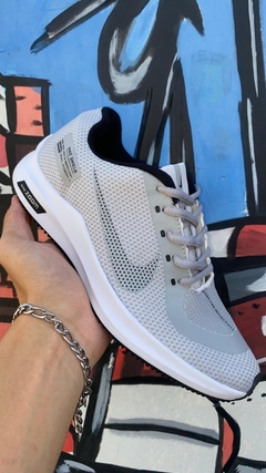 Tênis Nike Zoom Shirlei Cinza com Branco T698