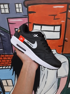Tênis Nike Air Max 90 preto com branco T11