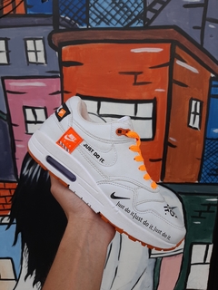 Tênis Nike Air Max Branco com Laranja T01