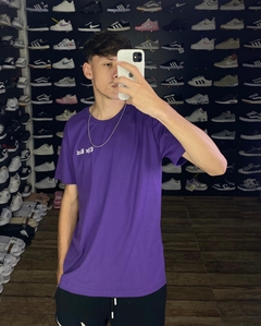 Camiseta The Real Roxo com estampa nas costas M211 na internet