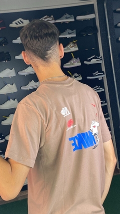 camiseta marrom NIKE BASKETBALL com estampa M3785 na internet