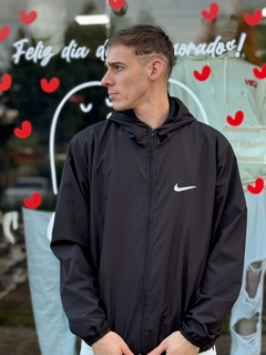 blusa corta vento NIKE cor preto M258 - comprar online