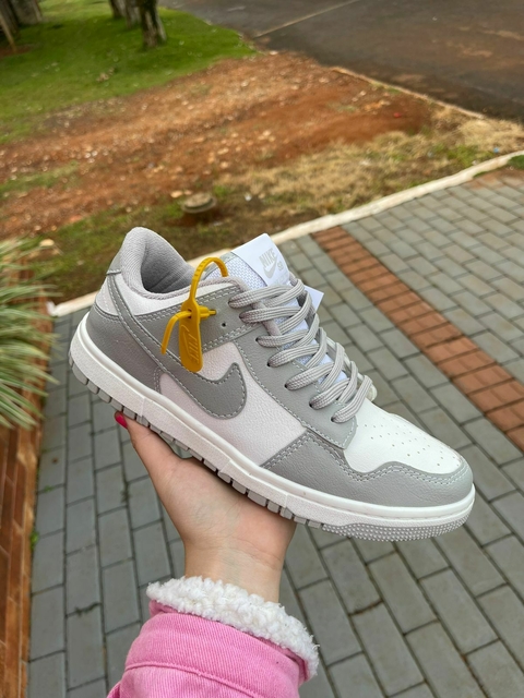 Tênis Nike Dunk Low Pro Cinza com Branco T333