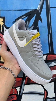 Tênis Nike Air Force Cinza com Branco T691