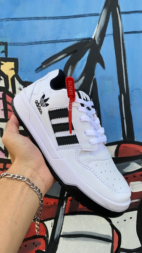 Tênis Adidas Branco com Preto T688