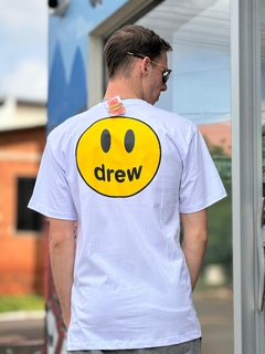 Camiseta Smile Drew Branco e amarelo com estampa nas costas M3369 - comprar online