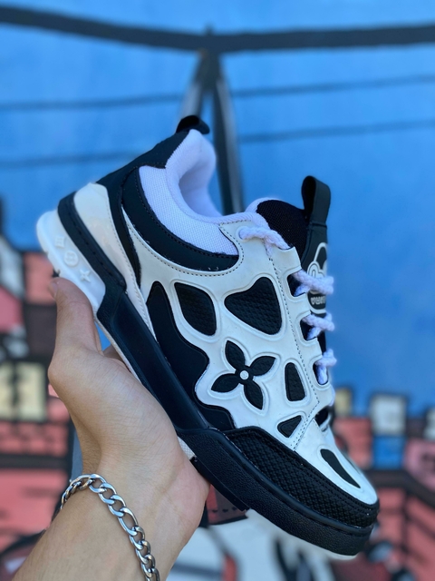 Tênis Louis Vuitton Preto com Branco Primeira Linha T708