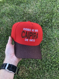 BONÉ VIVENDO NO MATO CAIPIRA DE FATO VERMELHO E MARROM B74