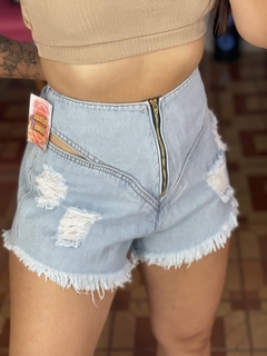 Shorts jeans com Ziper e barra desfiada M1481