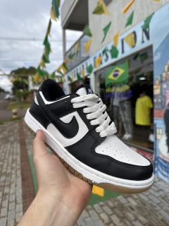 Tênis Nike Dunk Low Pro Preto com branco e Marrom T696