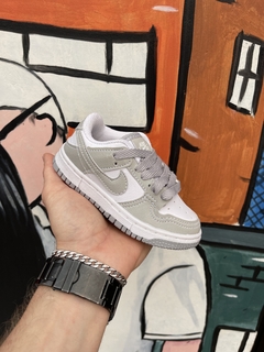 Tênis Nike Dunk cinza com Branco T593