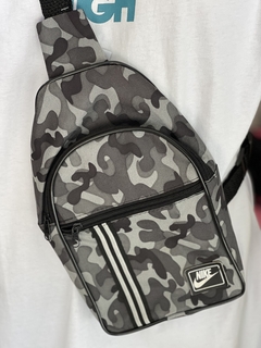 Bag Lateral Nike Camuflada B140 - comprar online