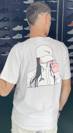 Camiseta Nike Bege com Preto com estampas mulher nas costas M3447 - comprar online