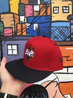 BONÉ CHICAGO BULLS VERMELHO COM PRETO ABA RETA B86 - comprar online