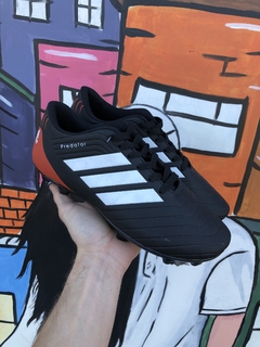 Chuteira Campo Adidas Preto com Vermelho T396