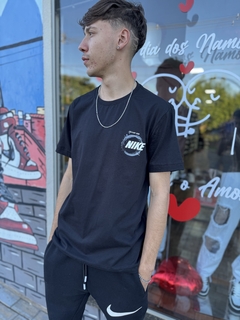 Camiseta Nike Preta lua nas costas M199 na internet
