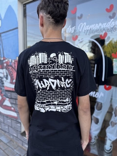 Camiseta Ninguém Guenta Preto com estampa nas costas Chronic M212 - comprar online