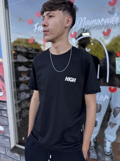 Camiseta High Preta com estampa nas costas Alien M224 na internet
