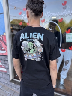 Camiseta High Preta com estampa nas costas Alien M224 - comprar online