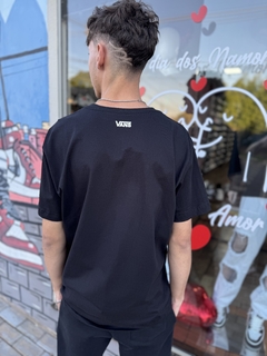 Camiseta Vans Preto com Branco M234 na internet