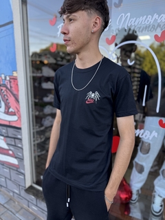 Camiseta Nike Preta arranha M192 na internet