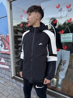 Bobojaco Nike Preto com bege Forrado, remove capuz, refletivo, bolso interno e externo M253 - comprar online